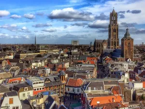 Provincie Utrecht voorziet 2 fietspaden van zonnepanelen