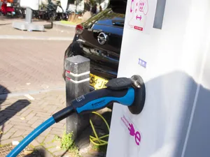 ‘QR-code aan de laadpaal is onveilig en beschermt gebruiker niet’