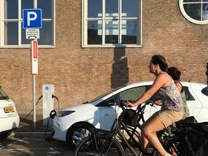 145 laadpalen Utrecht kunnen energie opslaan in elektrische auto’s