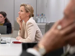 Van Veldhoven houdt vast aan flexibele nettarieven ondanks zorgen over warmtepompen