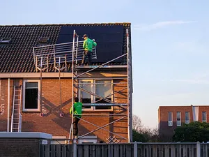 Vesteda en Zonneplan 500 gratis thuisbatterijen in huurwoningen