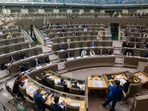 Minister Depraetere verdedigt certificering stekkerzonnepanelen