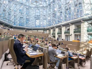 Vlaamse regering pompt 1,56 miljard euro in Fluvius voor versterking stroomnet