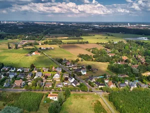 West-Vlaanderen wil ‘naakte’ daken bedekken met zonnepanelen