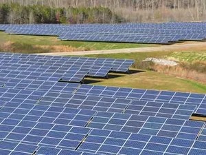 Bouw zonnepark 4.300 zonnepanelen in 2e Exloërmond van start
