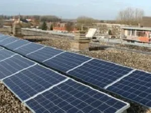 EnergieRijk Voorst maakt postcoderoosproject met 400 zonnepanelen op gemeentehuis Voorst mogelijk