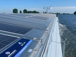 Wattlab en Blommaert: na zomer start verkoop luiken met zonnepanelen voor binnenvaartschepen