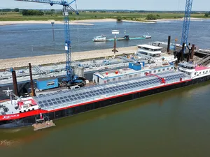 Primeur Wattlab, vrachtschip gebruikt zonnepanelen voor directe voortstuwing