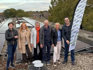 Woningstichting Naarden opent eerste zonnedak voor huurders