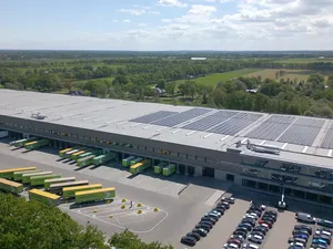 Sunrock versnelt elektrificatie Westerman met 2.058 zonnepanelen en laadpalen