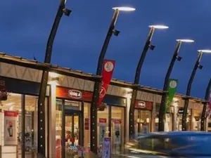 Koreman verlichting vernieuwt verlichting Winkelcentrum Zuidpolder