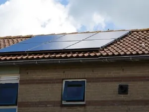 Woonopmaat zet pv-project door: 2020-doel van 2.000 huurwoningen met zonnepanelen