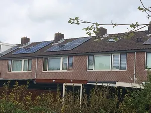 Woonstichting Langedijk bereikt mijlpaal van 500 huurwoningen met zonnepalen