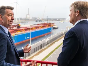 Project in beeld | Koning opent Zeesluis IJmuiden met zonnepanelen, zonnecarport voor Westerkwartier
