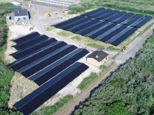 3.680 zonnepanelen van zonneakker Vlieland opgeleverd