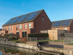 Storing hulpdiensten: Holland Solar en Techniek Nederland wijzen op belang correcte installatie zonnepanelen