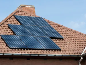 67 procent Vlaamse eigenaren zonnepanelen negatief over terugdraaiende teller