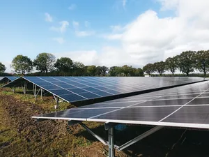 Groensebos zonnepark met 13,2 megawattpiek zonnepanelen opgeleverd