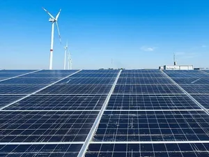 303.000 zonnepanelen van zonnepark Lommel (99,5 megawattpiek) officieel opgeleverd