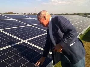 Plaatsing 8.000 zonnepanelen zonnepark Veghel bijna klaar