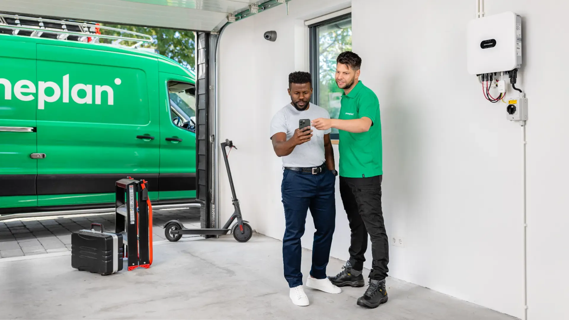 Netbeheerders registreren in april 5.300 nieuwe batterijen en 4.500 ‘oude’ batterijen Zonneplan
