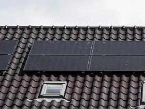 Zonneplan installeerde in 2021 zonnepanelen op daken van ruim 30.000 huizen